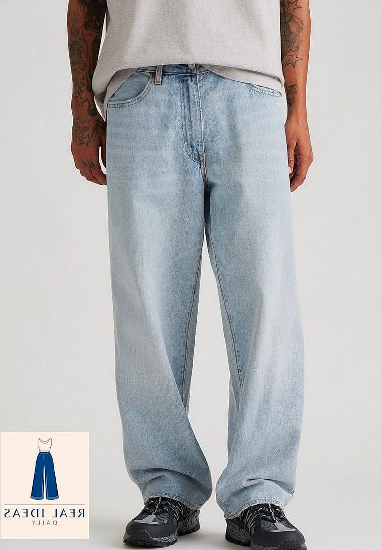 Mid-Wash Baggy Jeans With a Frayed Hem