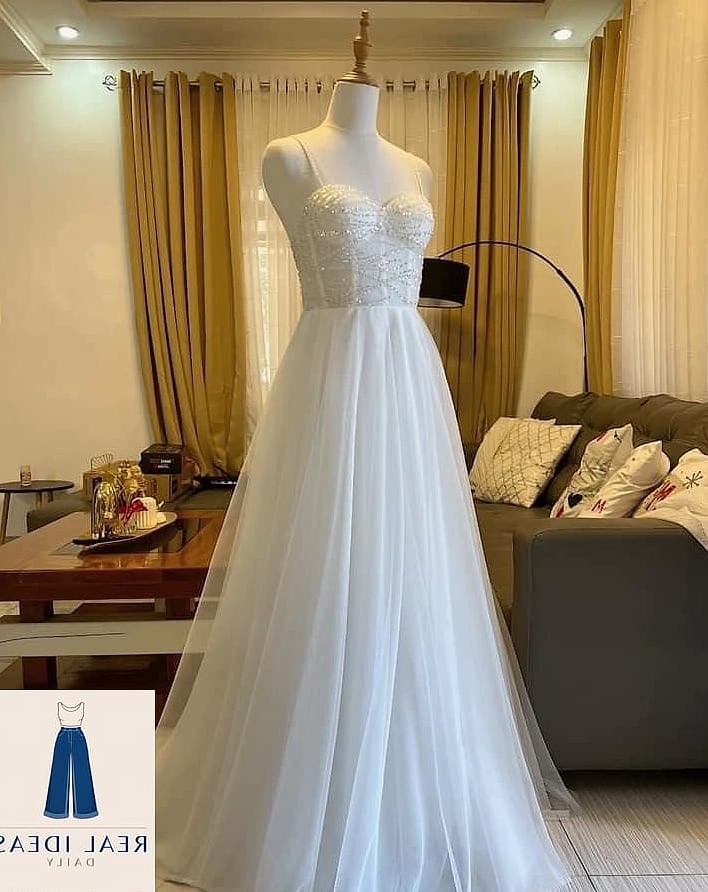 26 White Dress Outfit That Are Absolutely Stunning 27 Minimalist White Dress With Silver Jewelry