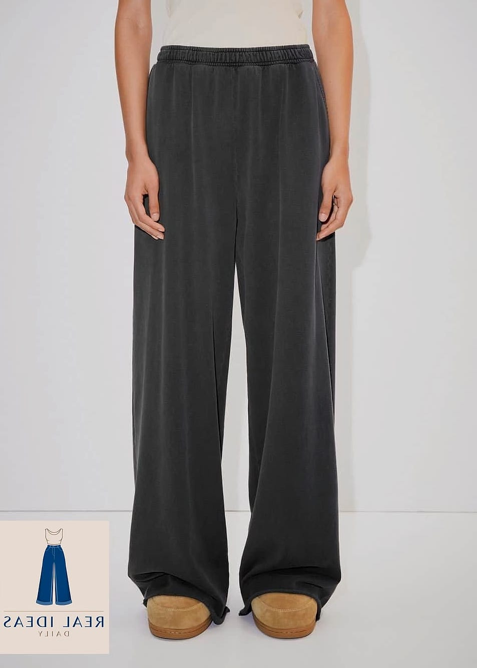 26 Wide Leg Sweatpants Outfit Every Style Lover Needs to See 18 Monochrome Head-to-Toe Look