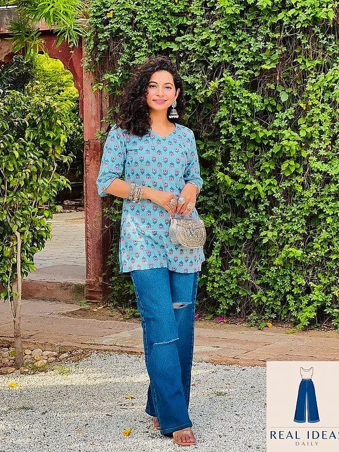 The Monochrome Kurti and Jeans Moment