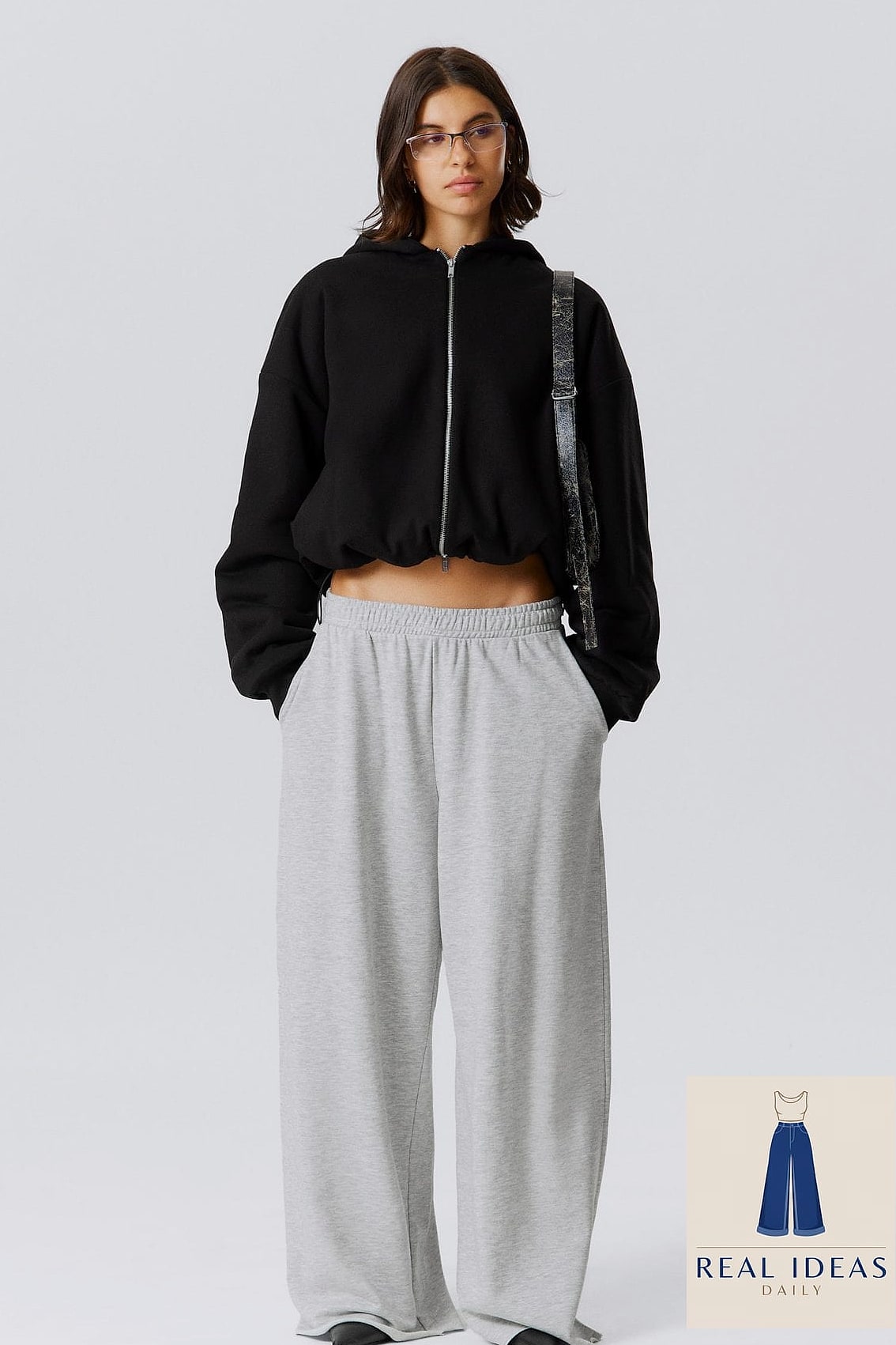 26 Wide Leg Sweatpants Outfit Every Style Lover Needs to See 15 Oversized Button-Down Shirt