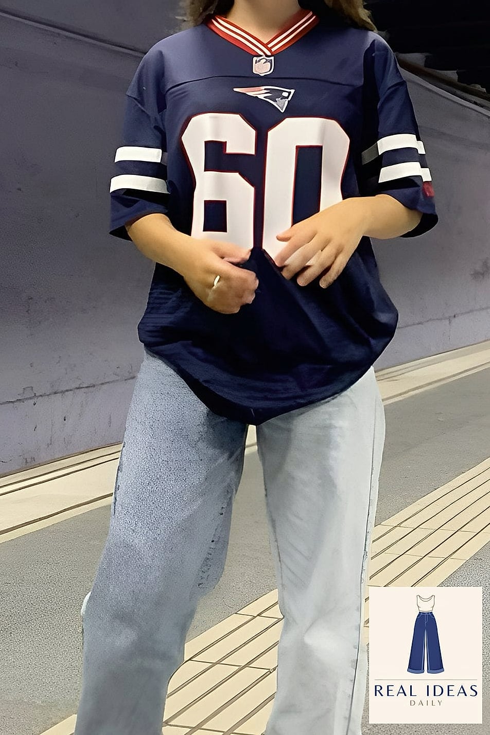25 Dark Baggy Jeans Outfit Every Style Lover Needs to See 2 Sports Jersey and Baggy Jeans