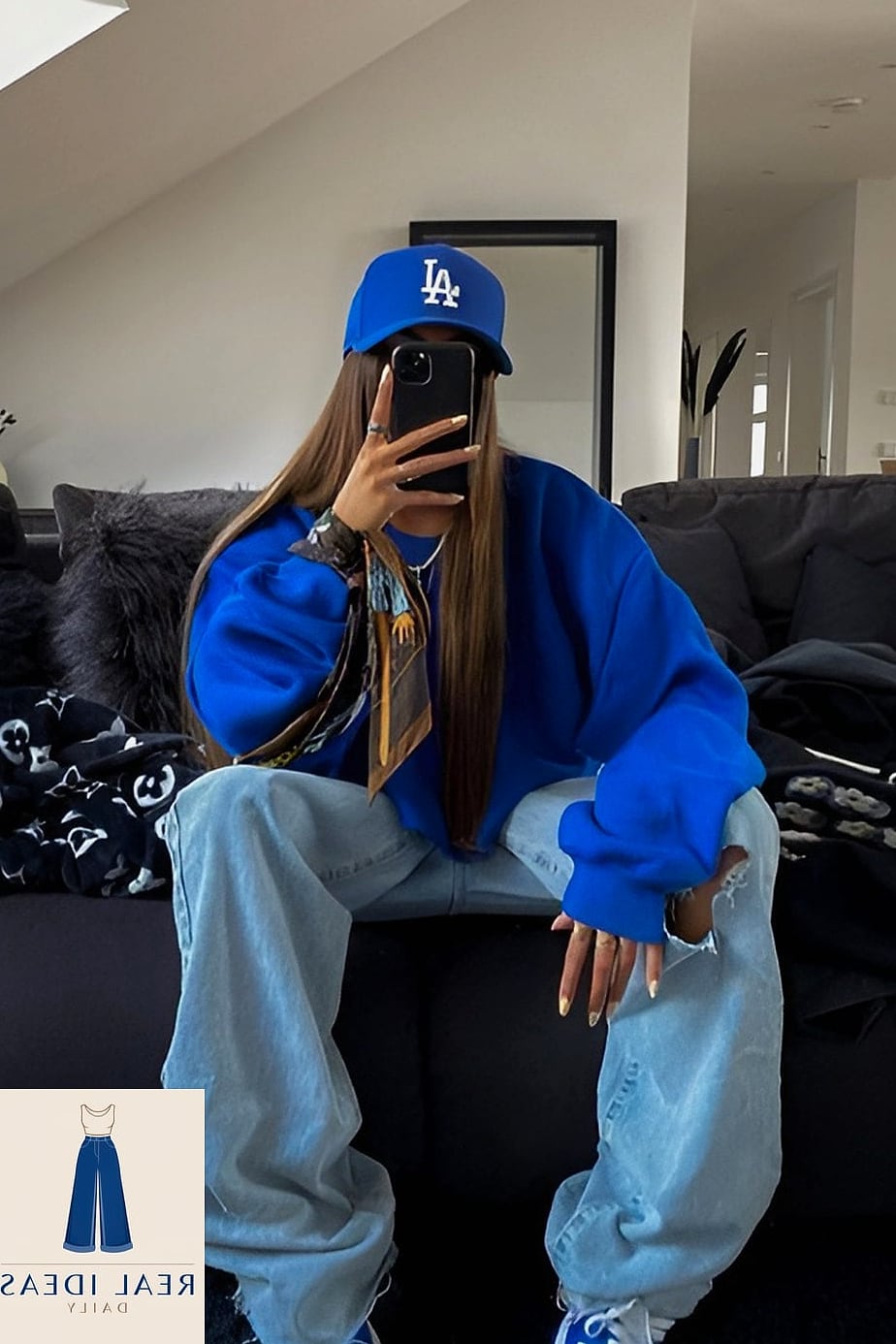 22 Baggy Jeans Outfit Women Worth Pinning Immediately 9 STATEMENT ACCESSORIES WITH BAGGY JEANS