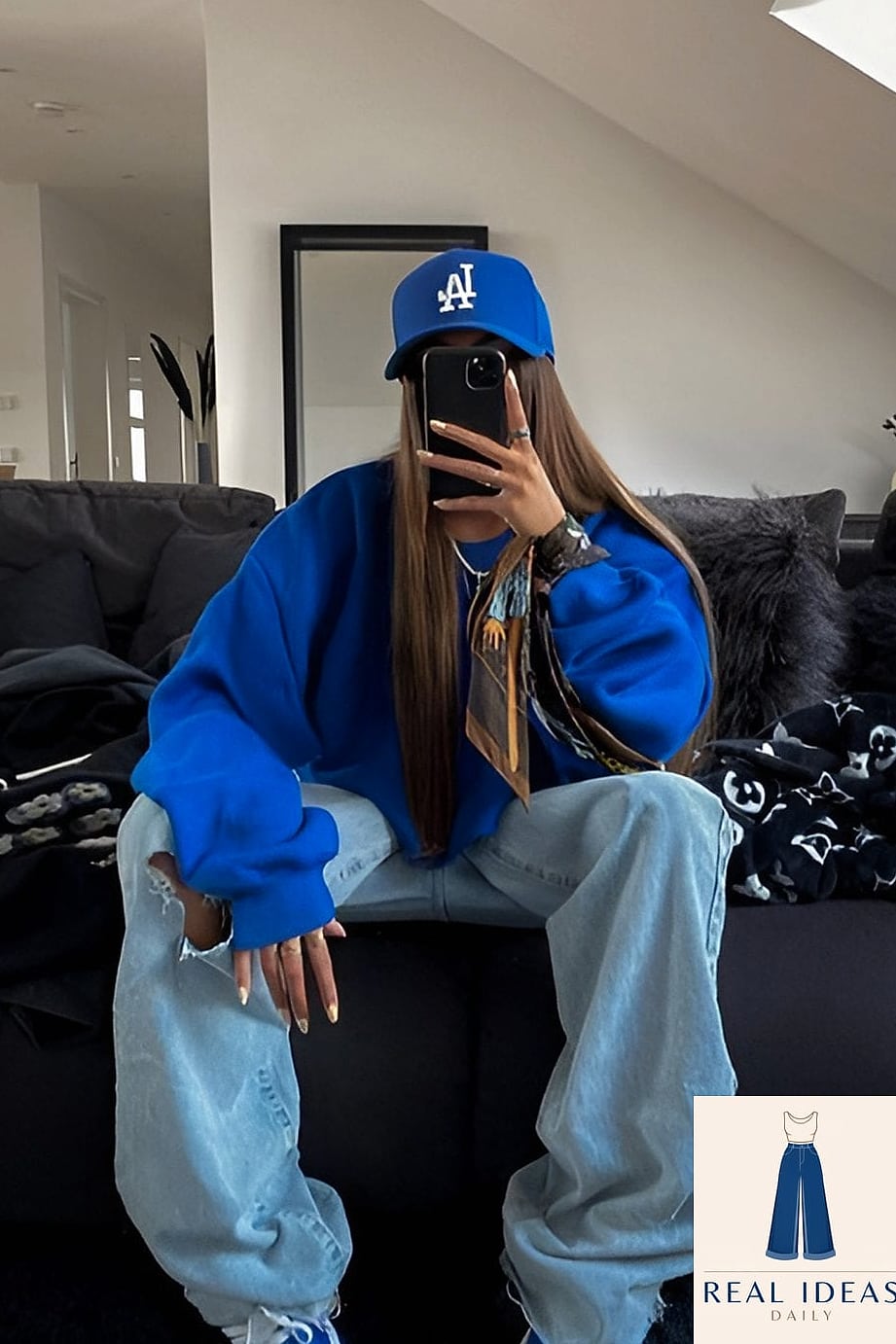STATEMENT ACCESSORIES WITH BAGGY JEANS