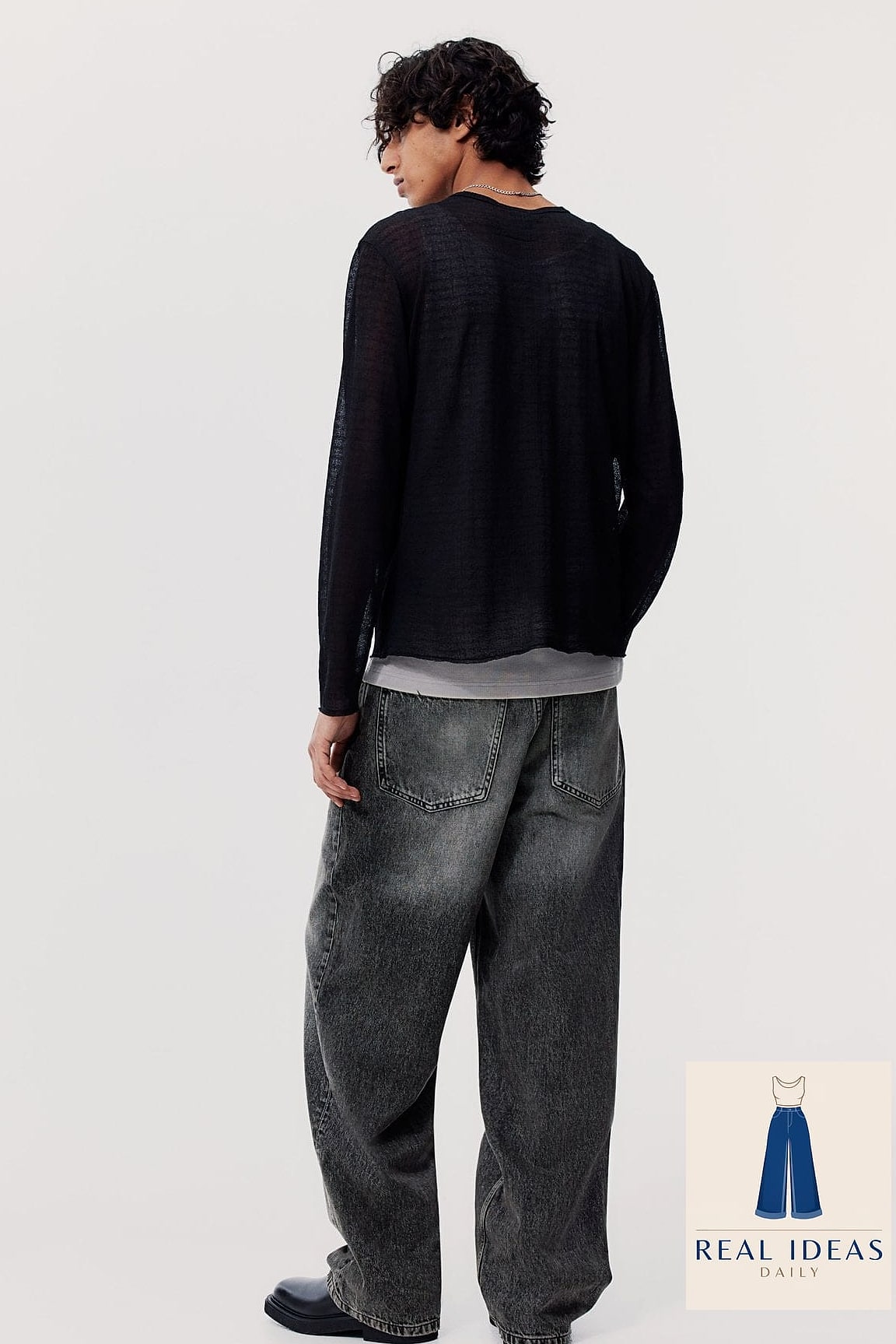 25 Dark Baggy Jeans Outfit Every Style Lover Needs to See 9 Thin Sweater and Blue Baggy Jeans