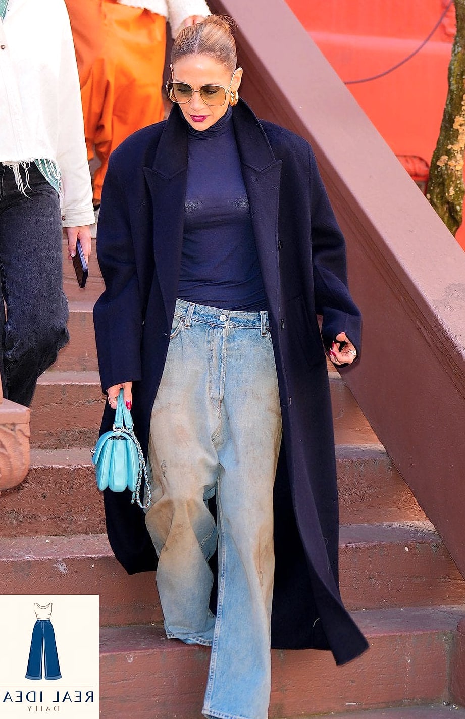 25 Dark Baggy Jeans Outfit Every Style Lover Needs to See 14 Turtleneck and Dark Baggy Jeans