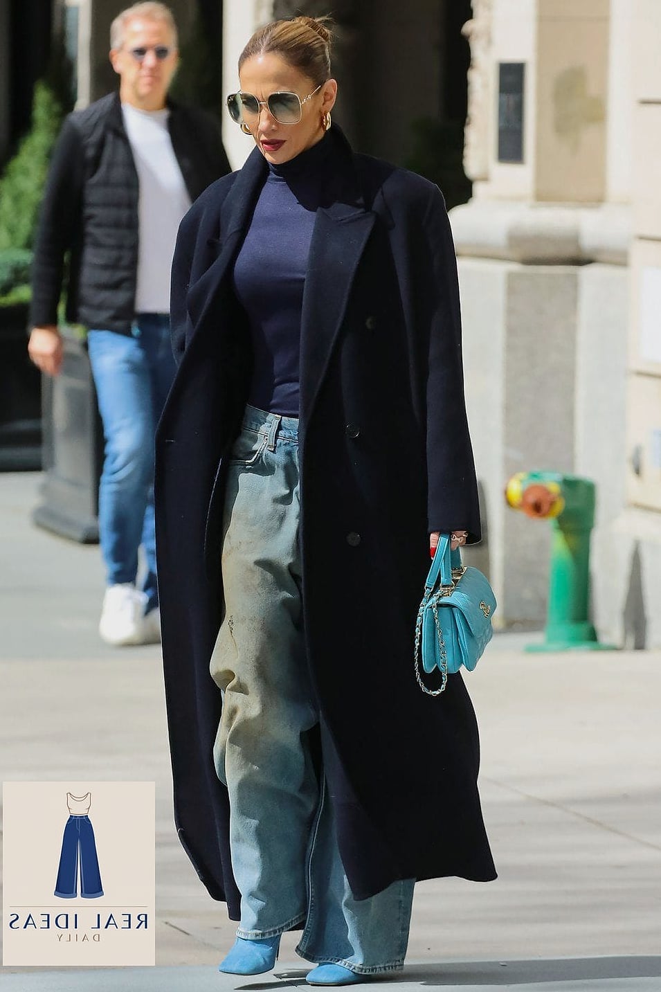 23 Black Baggy Jeans Outfit That Are Dreamy and So Inspiring 9 Turtleneck and Trench Coat Combo
