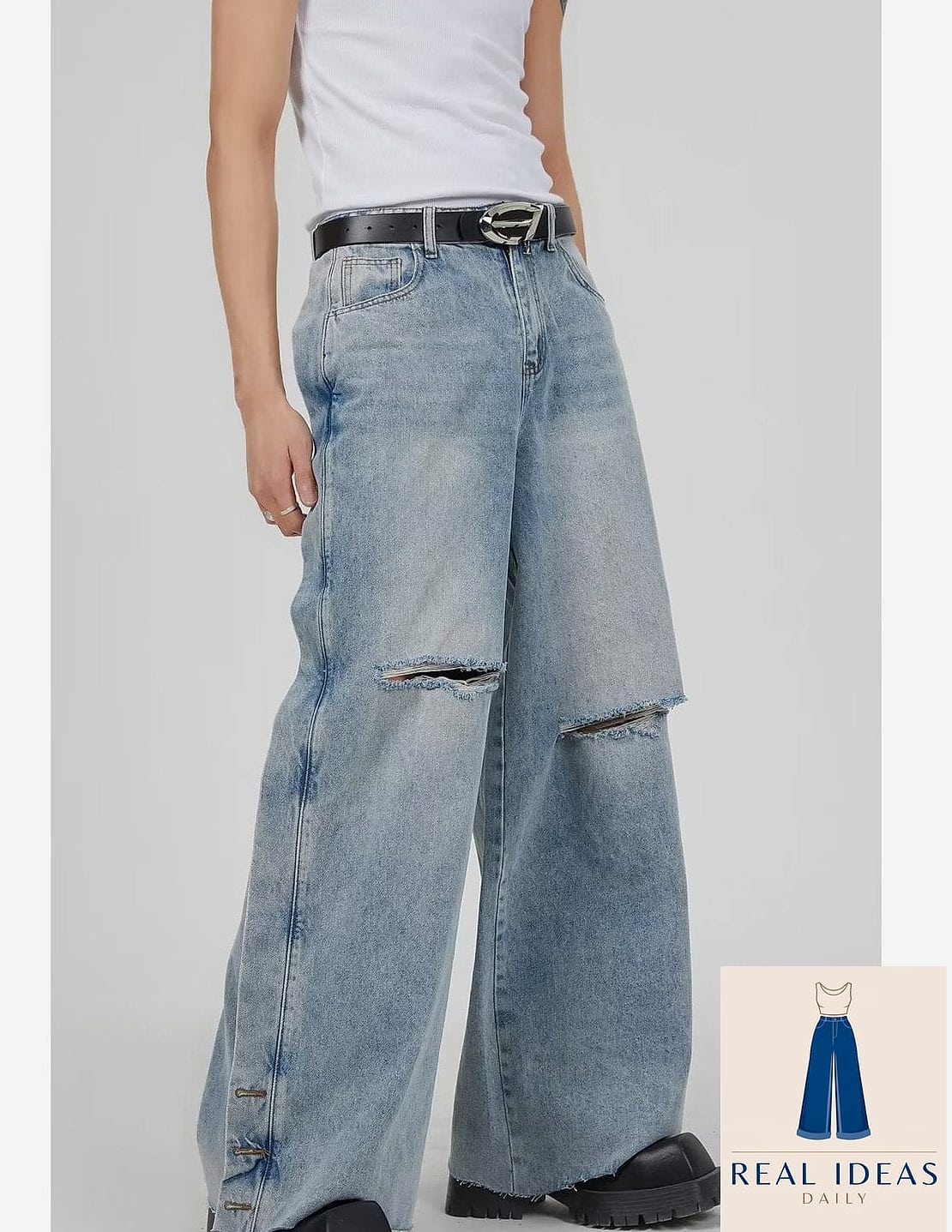 Wide Belt and Baggy Jeans With Pointed Heels